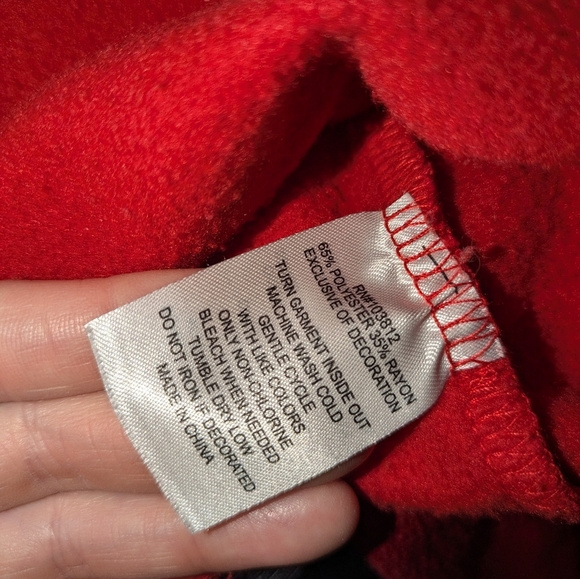 NBA Women's Red cropped long sleeve Chicago Bulls cropped hoodie. EUC. SIZE M - Picture 8 of 8